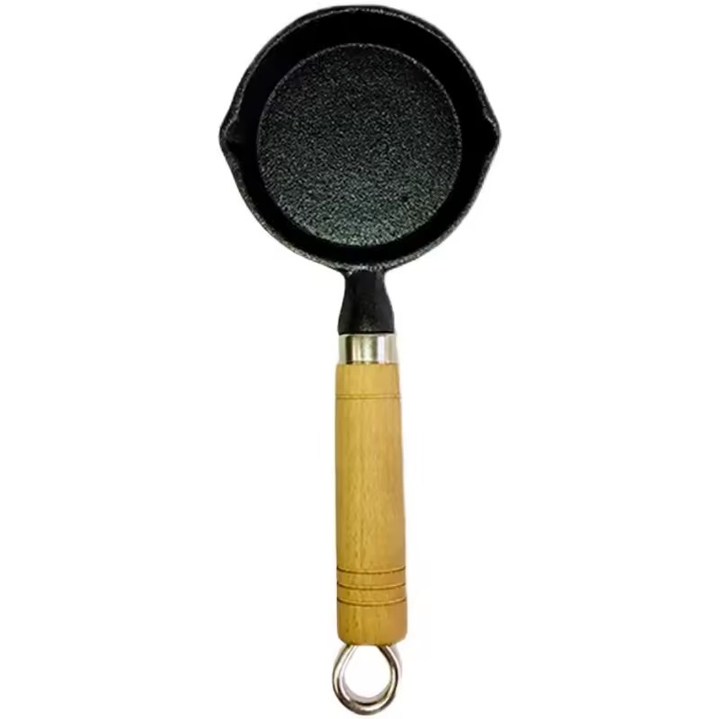 Kutsara ng pansit na binuhusan ng mantika mainit na kaldero mini cast iron nilutong mantika nabahiran ng mantika na maliit na kalderong bakal